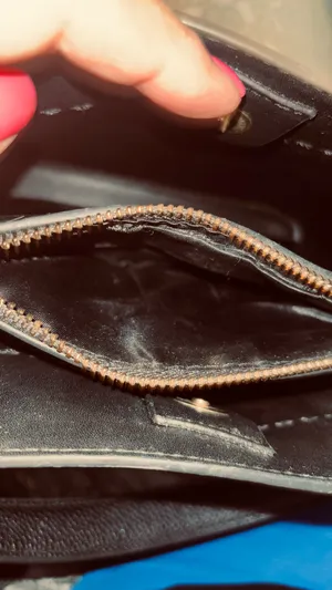 Source Unknown BLACK PEBBLED FAUX LEATHER HANDBAG/CROSSBODY T DESIGN GOLD TONED HARDWARE thumbnail 20