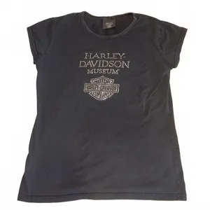 Harley-Davidson Museum Woman’s XL Rhinestone Motorcycle Logo Black T-Shirt thumbnail 1