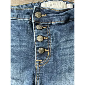 Torrid women's Blue Distressed 3" Jean Shorts Size‎ 18 thumbnail 4