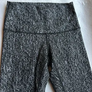 NWOT Lululemon Black & Gray Marbled Patterned Leggings size 6 thumbnail 3