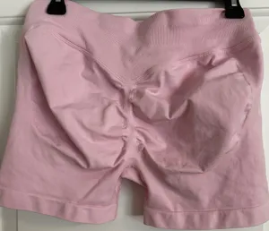 stretchy pink yoga shorts Size L thumbnail 2