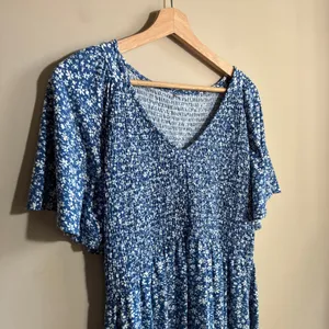 Unbranded Floral Smocked Maxi Dress 2XL Blue Womens Ruffle Tiered Flutter Sleeve thumbnail 2