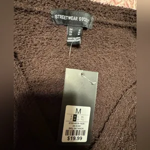 Brown sweater Size M thumbnail 2
