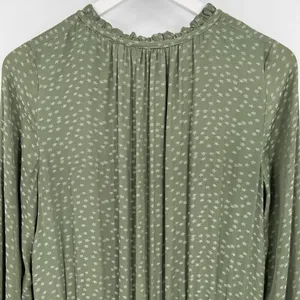 Current Air Laurel Mini Star‎ Dress Size Small Sage Green Tiered Pleated V-Neck thumbnail 7
