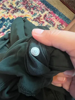 Lululemon Women’s Dark Green scalloped leggings thumbnail 9