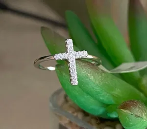 Sterling Silver Cross Cz  Ring Size 4 thumbnail 1