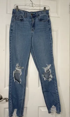 American‎ Eagle Mom High Waisted Distressed Med Light Wash Jeans size 4L thumbnail 1