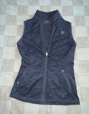 NWOT Ariat Conquest Full Zip Vest size Small thumbnail 1