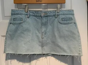 Edikted Jessie Denim Mini Skirt XL Light Wash Blue Raw Hem Y2K Low Rise NWT thumbnail 1