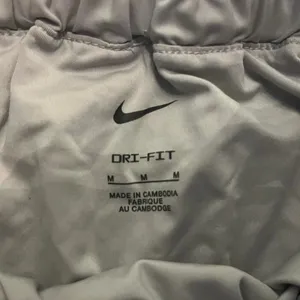 Grey Nike Shorts High-Waisted thumbnail 5