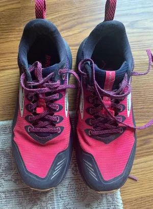 Brooks Sneaker Athletic Shoes Women Size 8.5 Pink Blue Footwear Casual thumbnail 1