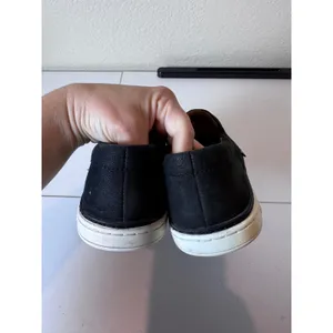 UGG Jass Slip On Sneakers Women Size‎ 8 Black Leather Minimalist Classic Comfort thumbnail 4