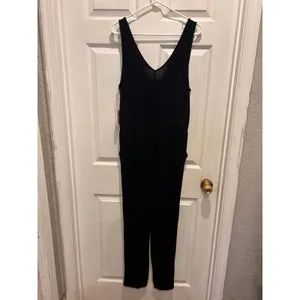 NWT Mele‎ E Pere Womens Black V-Neck Surplice Sleeveless Jumpsuit Size L Travel thumbnail 6