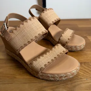 DV by Dolce Vita Women's 8 Electric Raffia Wedge Sandals Open Toe Brown Beige thumbnail 1