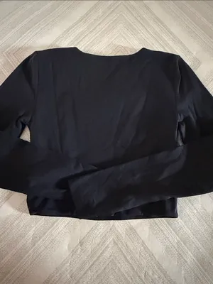 Aritzia Contour Black Crewneck Cropped Long Sleeve Top Size Small thumbnail 6