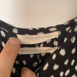 Urban Outfitters Tank Tiered Romper Black and White Size XS Flowy Lightweight thumbnail 3