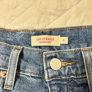 Levi's Blue Denim Skirt thumbnail 3