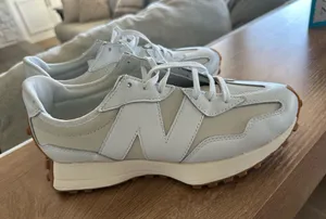 New Balance 327 Sneakers Women’s thumbnail 1
