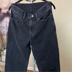 Levi's Distressed High Rise Straight leg Jean busted knee‎ distressed size 27 thumbnail 4