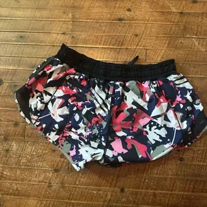 Lululemon Hotty Hot tropical pink sporty athletic 6 shorts thumbnail 4