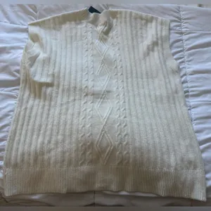 Universal Threads V-Neck Cable Knit Sweater - Cream thumbnail 3