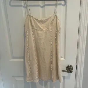 White and Floral Dresses Size M thumbnail 2