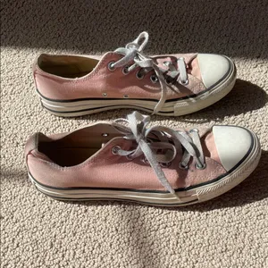 Pink Low-Top Converse Sneakers thumbnail 4