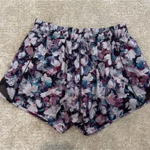 Floral Lululemon Shorts Hotty Hot thumbnail 3