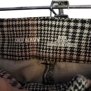 Old Navy grey & pink plaid houndstooth pixie pants thumbnail 2