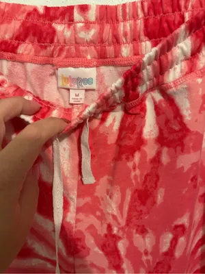 LULAROE MEDIUM ✨ breast cancer awareness Jax jogger tie dye pink + white EUC thumbnail 3