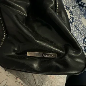 Kenneth Cole Reaction Black Leather Purse thumbnail 7
