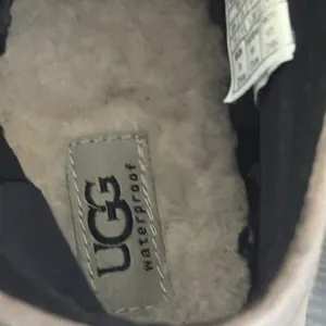 Ugg Attell Black Waterproof Leather Bootie‎ Side Zip Wool Lining Size 7.5 thumbnail 10