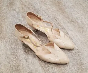 Salvatore Ferragamo Beige Leather Heels Made in Italy thumbnail 1