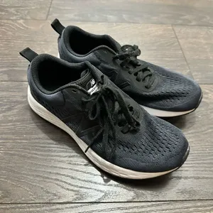 New Balance Women’s 6.5 Arishi V3 Black Sneakers thumbnail 1