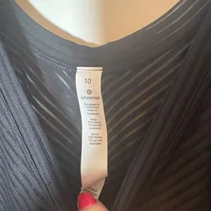 Lululemon Ahead By Miles Black Mesh Short Sleeve Top. Sz 10 Like NWOT Black thumbnail 3