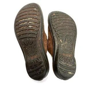 UGG Size 9 Brown Leather Clog‎ Sherpa Lined Slip On Porch Shoes Garden thumbnail 8