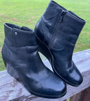 Frye Regina Wedge Pointed Toe Side Zip Western Leather Ankle Bootie size 7 thumbnail 1