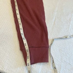 Alo Yoga Muse Sweatpants Dark Mauve XS women thumbnail 6