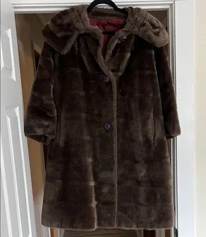Vintage ILGWU Fur Coat Brown Size undefined thumbnail 1