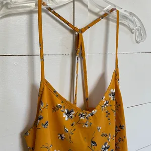 Hollister Women's Strappy Floral Tank Top - Golden XS - EUC‎ thumbnail 5