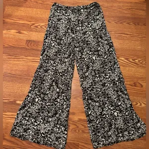 Lulus black & white floral wide leg pants sz M thumbnail 3