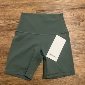 Lululemon Align High-Rise Shorts 6” thumbnail 2