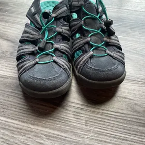 Clarks Black &Teal Strappy sporty closed-toe fisherman-style sandals. Size 7.5 thumbnail 8
