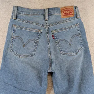 Levis Wedgie Straight High Rise Button Fly Blue Denim Jeans 28x28 34964-0263 thumbnail 9