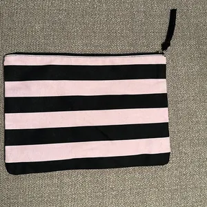 Victoria’s Secret Pouch thumbnail 3