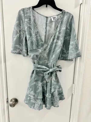 NWT Princess Polly Louie Sage Romper 8 thumbnail 2