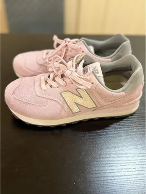 Size US 8.5 New Balance Classics 574 Women's Rose Sugar/Sea Salt Sneakers thumbnail 3