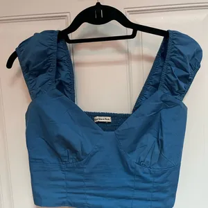Abercrombie & Fitch structured‎ blue top smocked back puff sleeve medium thumbnail 3