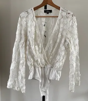Lulus Blossom On Over White Lace Faux Wrap Long Sleeve Bodysuit Size M thumbnail 1