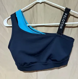 Peloton sports bra thumbnail 1